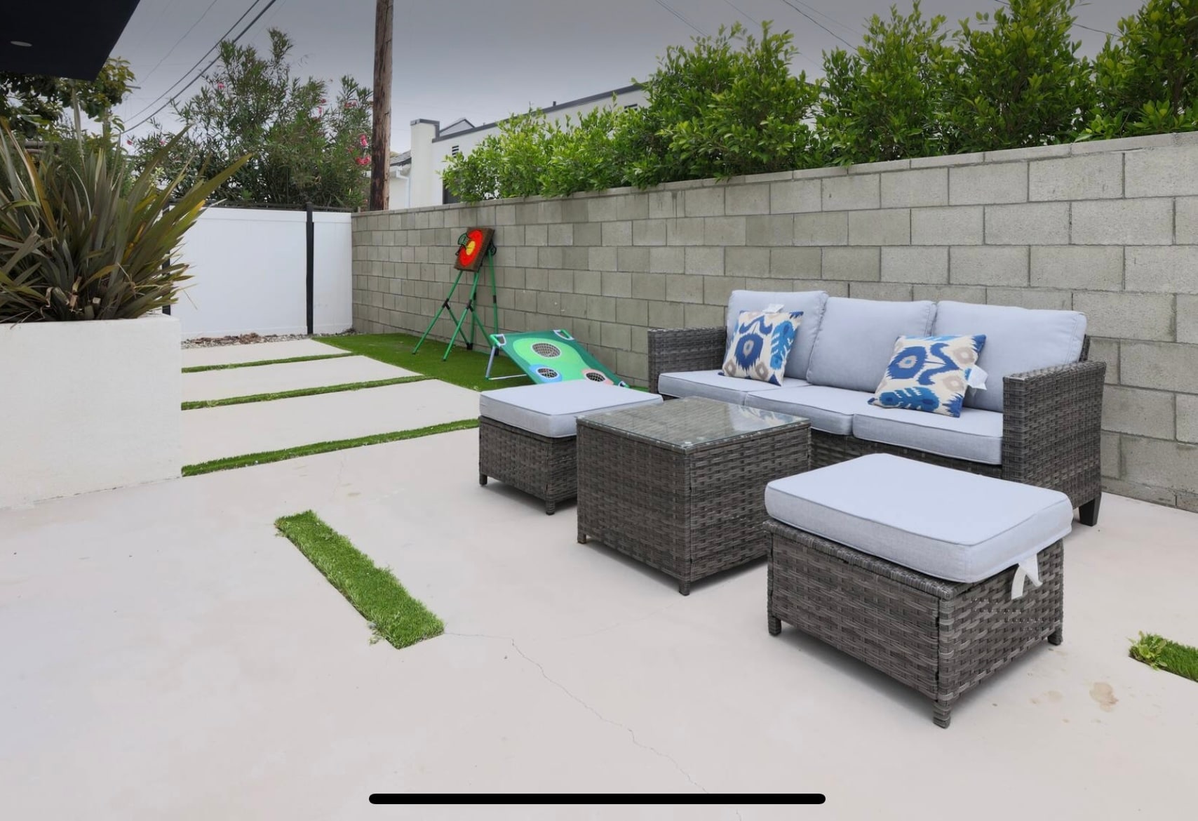 Building Photo - 2806 S Palm Grove Ave