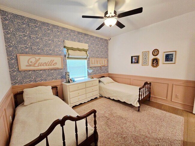 Building Photo - Coming Soon! Stunning 4 Bed 2 Bath on Almost an Acre in Flint!