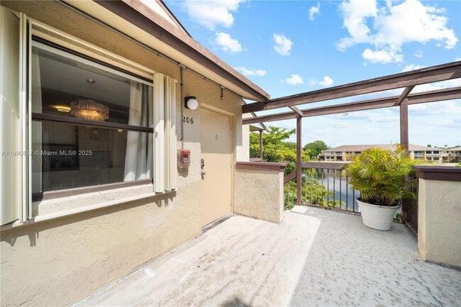 Building Photo - 2 bedroom in Miami Gardens FL 33169