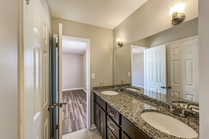 Building Photo - 1536 Moseley Ln