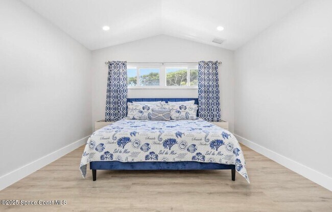 Building Photo - 6765 Angeles Rd