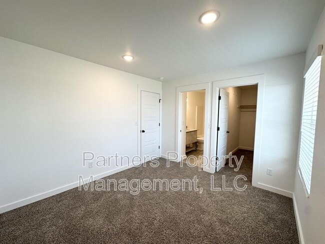 Building Photo - 1070 Boardwalk Ave