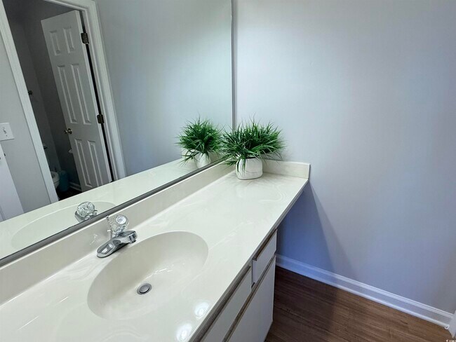 Building Photo - 628 Waterway Village Blvd