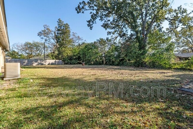 Building Photo - 2021 Fernwood Cir