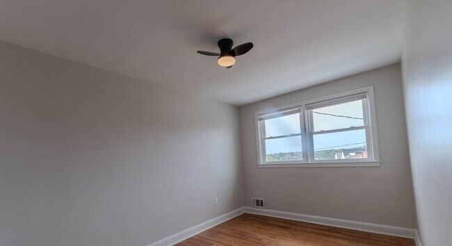 Building Photo - 3 Bedroom Home 21206