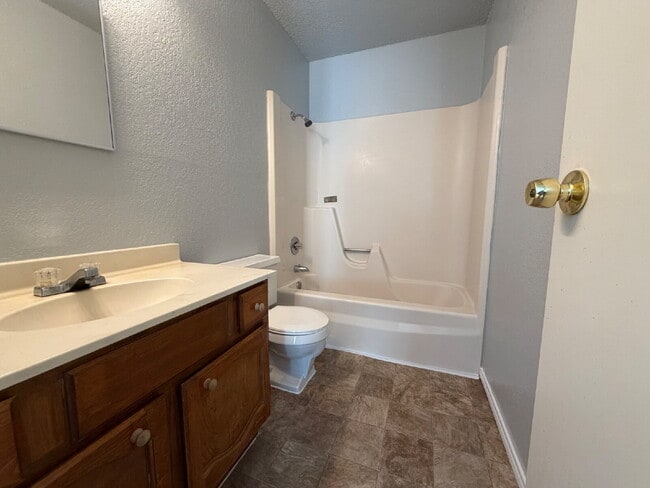 Building Photo - "Charming 3-Bed with 2 Full Baths in Lubbo...