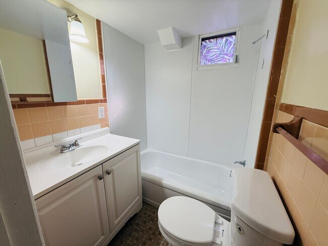 Building Photo - 320 21st Ave S