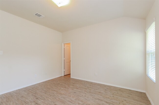 Building Photo - 13911 Westfield Dr