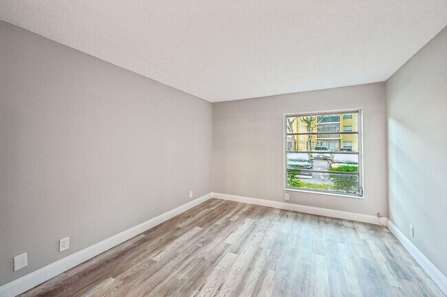 Building Photo - 460 NW 20th St