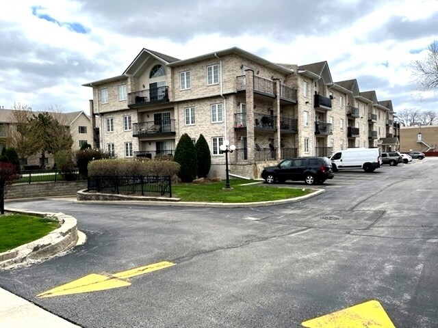 Building Photo - 9400 S 79th Ave