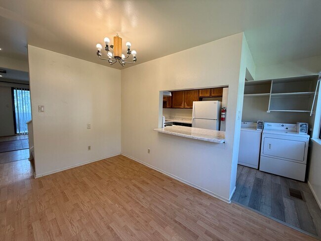 Building Photo - 3 Bedroom Townhouse at The Commons