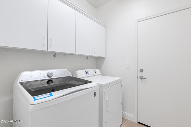 Building Photo - 39148 N Acadia Way