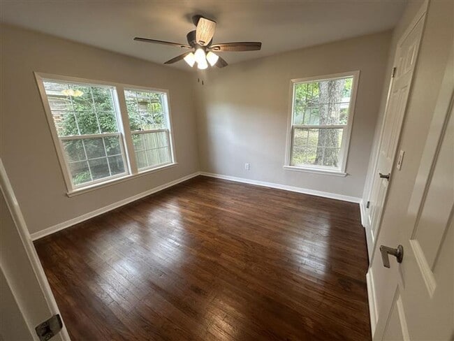 Building Photo - 2533 Chelsea Dr