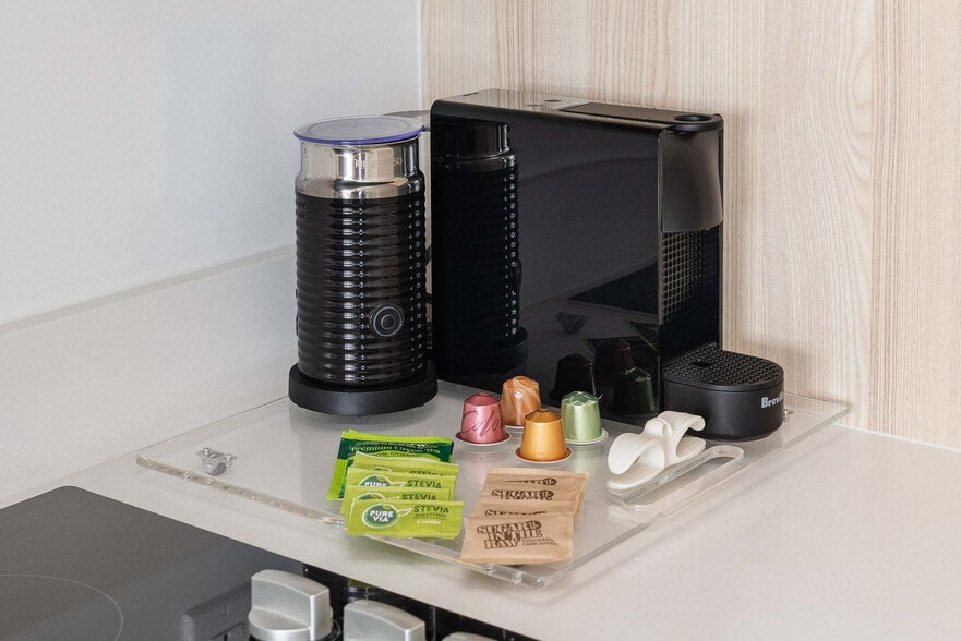 Building Photo - 225 N Miami Ave