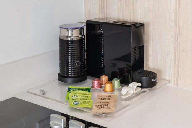 Building Photo - 225 N Miami Ave