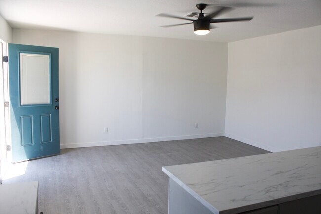 Building Photo - 1125 Tamerack Ave