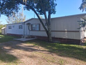 Building Photo - 2 Bed 2 Bath Thonotosassa! New paint throu...