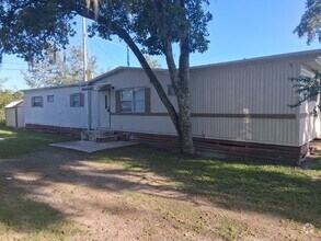 Building Photo - 2 Bed 2 Bath Thonotosassa! New paint throu...