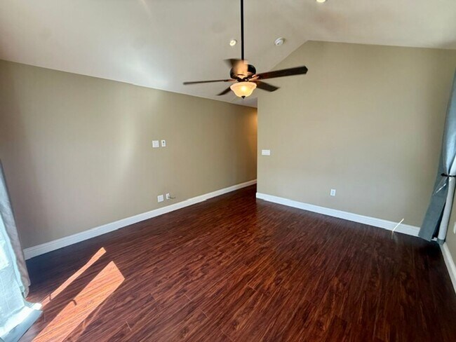 Building Photo - 411 Hiller St