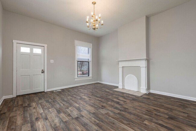 Building Photo - 726-728 W Saint Catherine Street