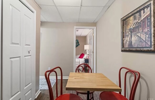 Building Photo - 139 Breckenbridge St