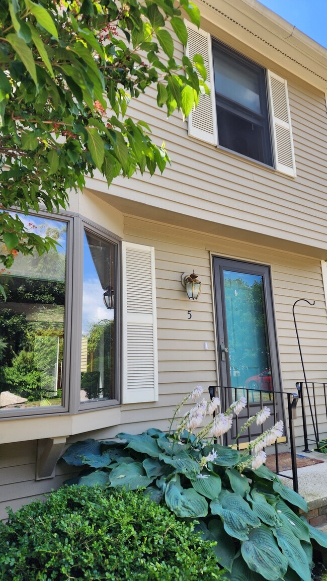 Building Photo - 237 Allen Ave