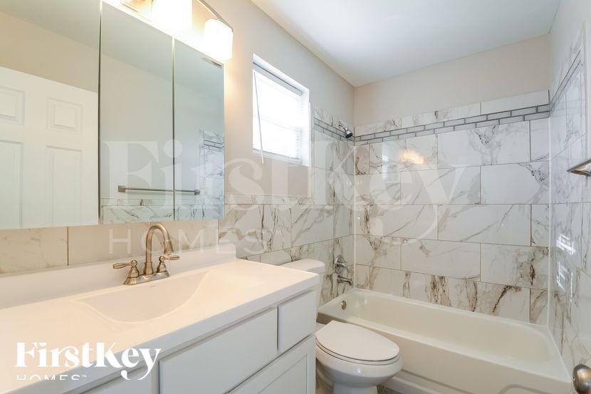 Building Photo - 11024 Acton Dr