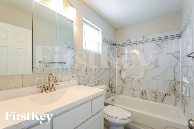 Building Photo - 11024 Acton Dr