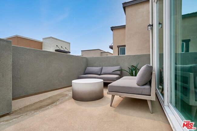 Building Photo - 525 Daniel Freeman Cir