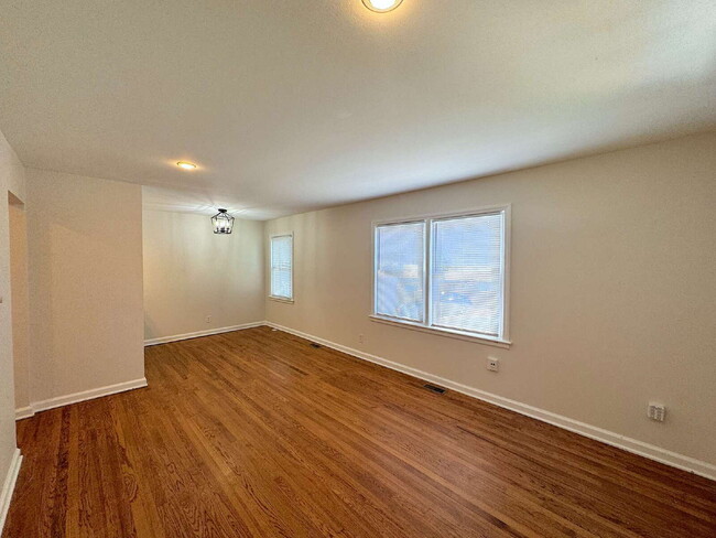 Building Photo - Charming 3 Bedroom Home in Raleigh!