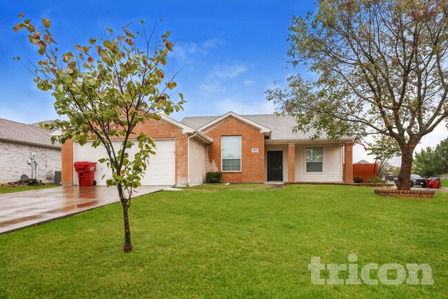 Building Photo - 304 Wooded Way