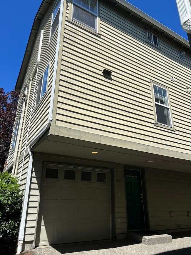 Building Photo - 3 Level Townhome in Seattle’s Ballard Neighborhood