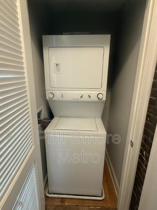 Building Photo - 17 E 21st St