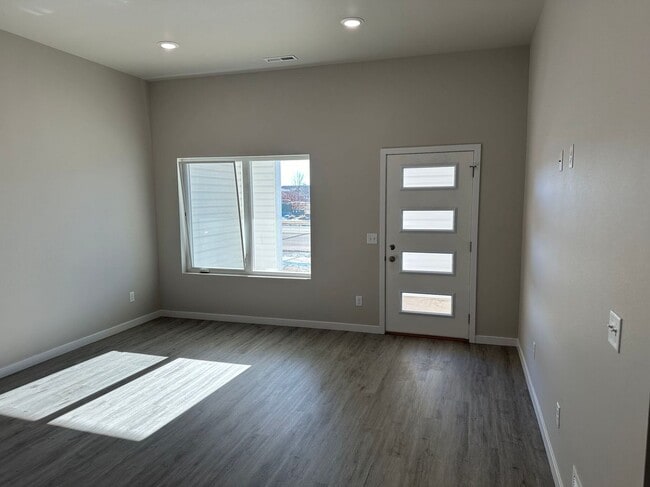 Building Photo - 2 Bed | 2 Bath | 3 Stall Garage | Patio Twin-Home