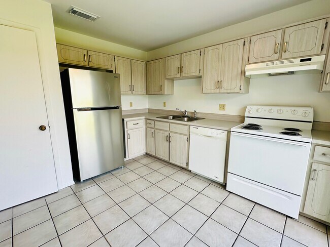 Building Photo - 5200 Lonesome Dove Dr