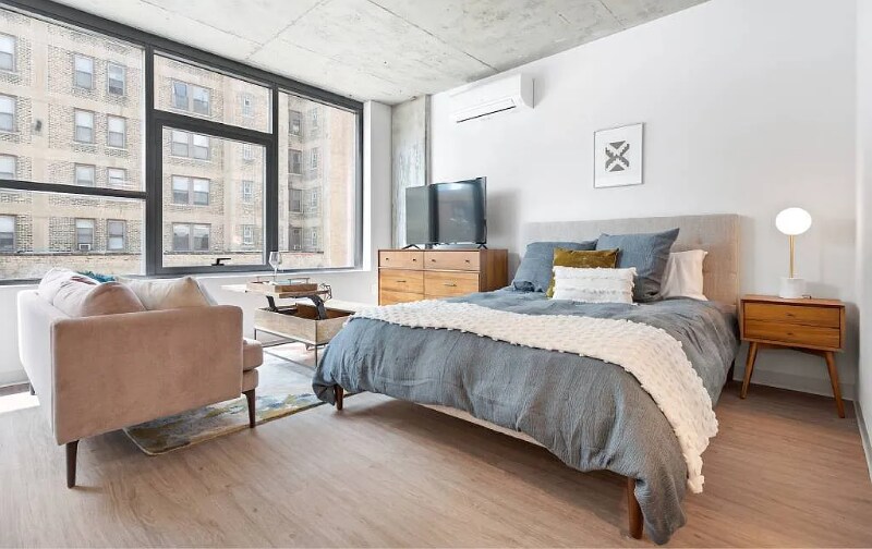 Building Photo - 4577 N Sheridan Rd