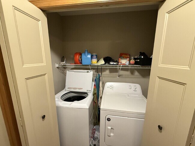 Building Photo - Roomy four-bed three-bath + loft townhome ...