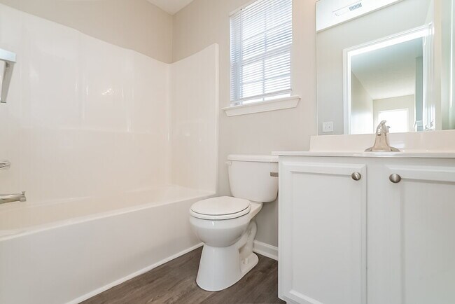 Building Photo - 324 Sarna Dr