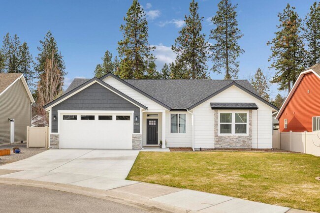 Building Photo - Peaceful North Idaho Retreat -- Quiet Cul-...