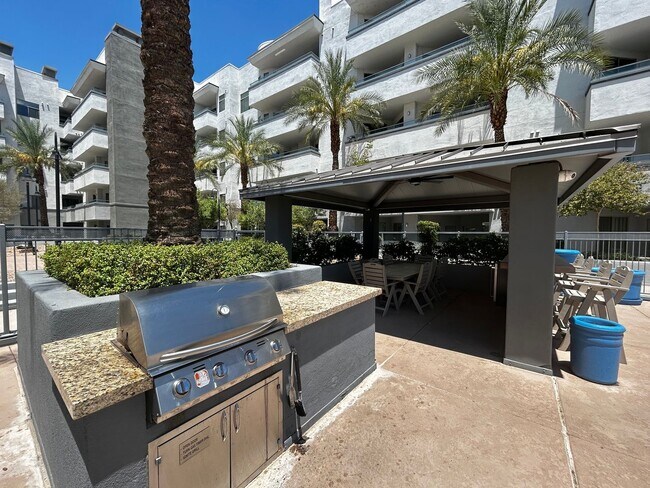 Building Photo - 2 Bed 2 Bath Furnished Condo Tempe Resort-...