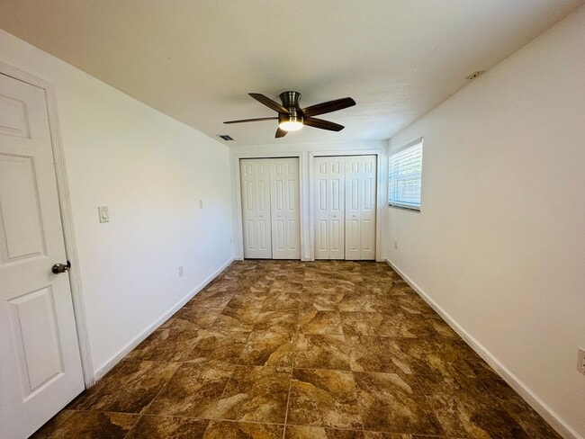 Building Photo - 3/2.5/1 Freshly Updated Pinellas Park Home