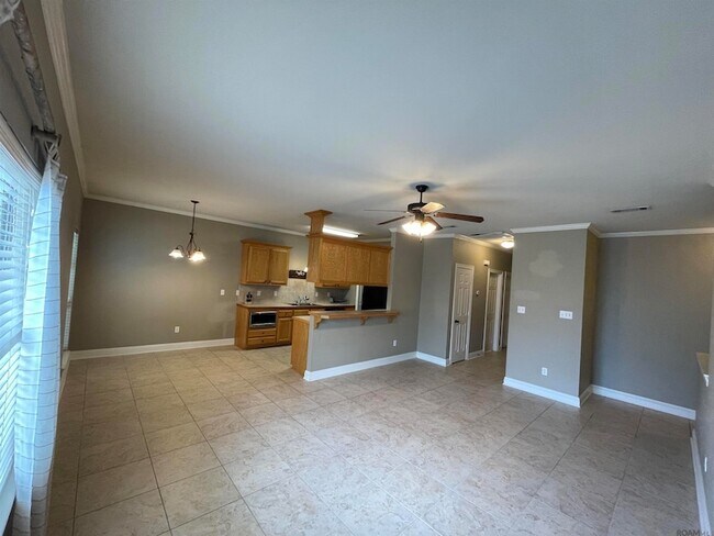 Building Photo - 828 Meadow Bend Dr