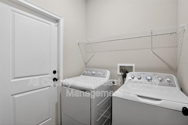 Building Photo - 8132 Tea Olive Ter
