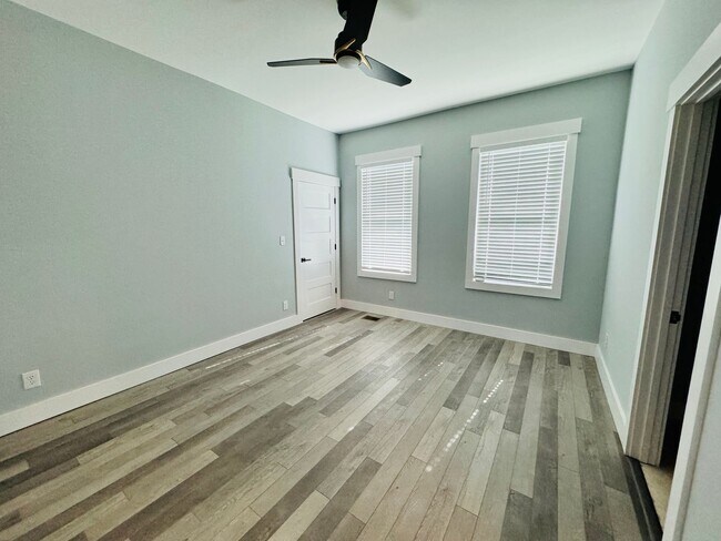 Building Photo - RATE DROP ALERT! (was $2600/month)