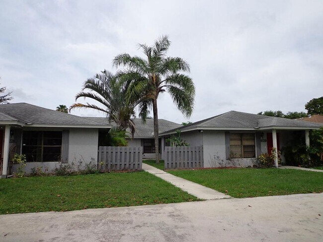 Building Photo - 1313 The 12th Fairway