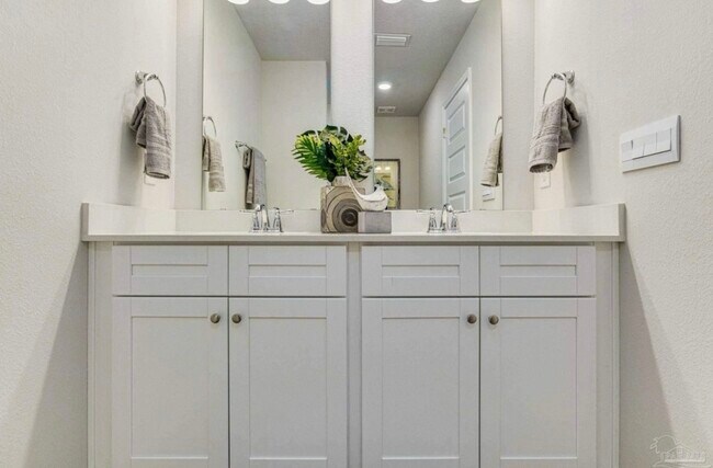 Building Photo - 4083 Pendragon Cir