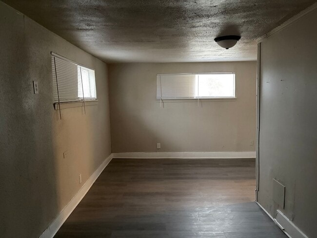 Building Photo - 5322 Pershing St