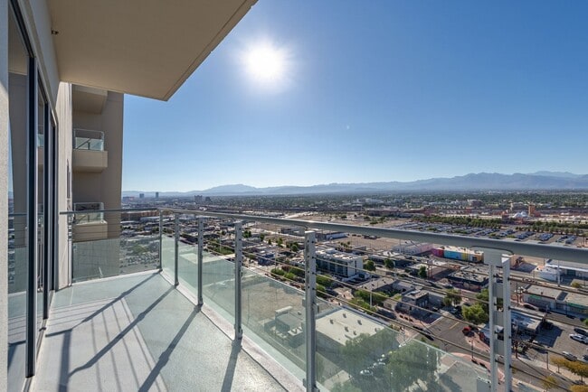 Building Photo - Newport Lofts 1813