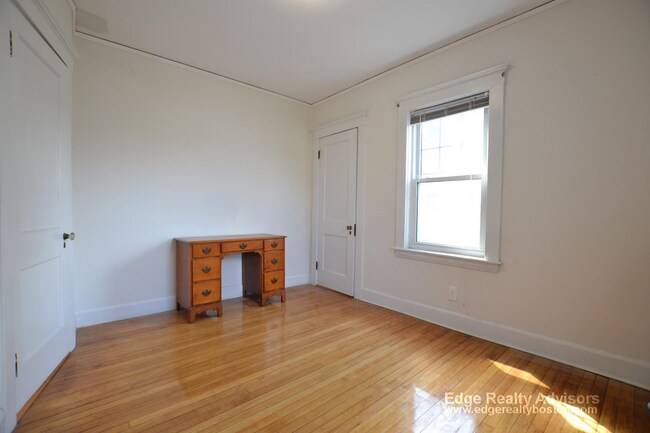 Building Photo - 94 Bennett St