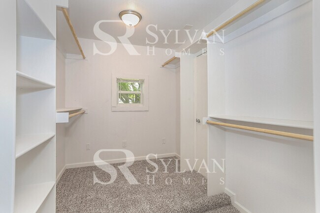 Building Photo - Lease today! No extra charge for contentment and relaxation!